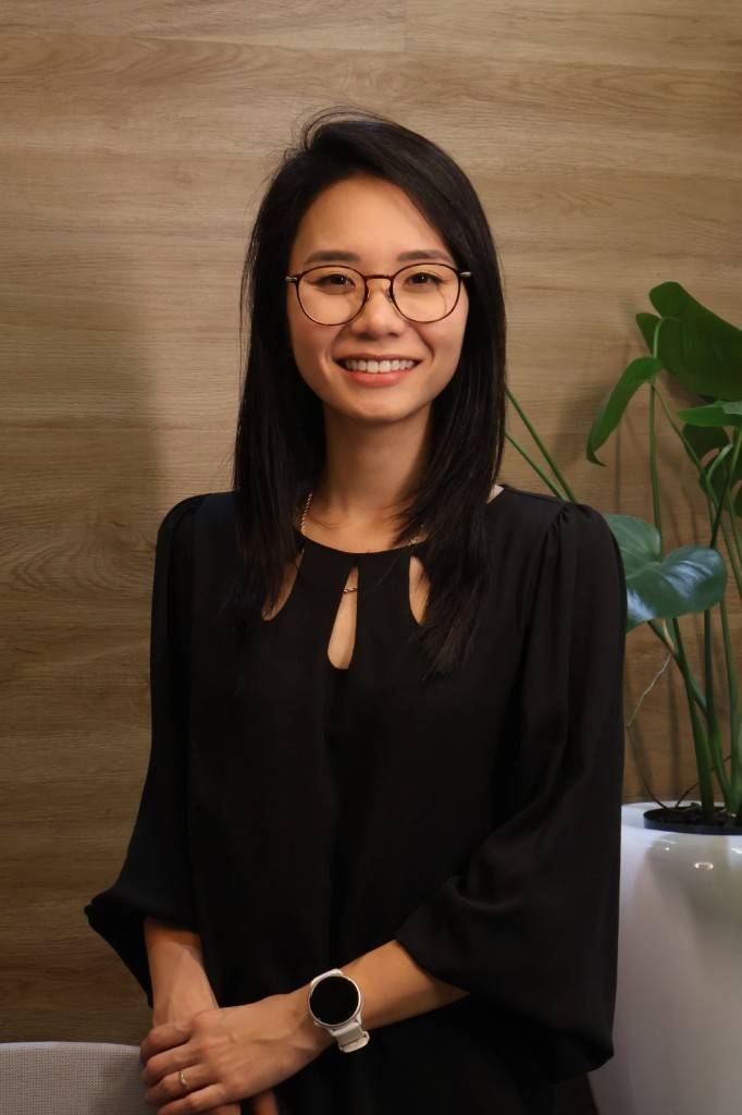 Aline Ueno, dentista